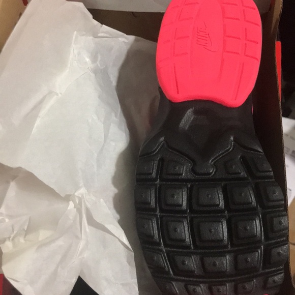 New Nike Air Max Invigor (GS) 4.5 youth / 6 women BNIB NEW - Picture 3 of 6